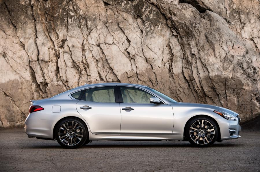  Infiniti Q70 Premium Select Edition 2016 года  (фото 14 из 16)
